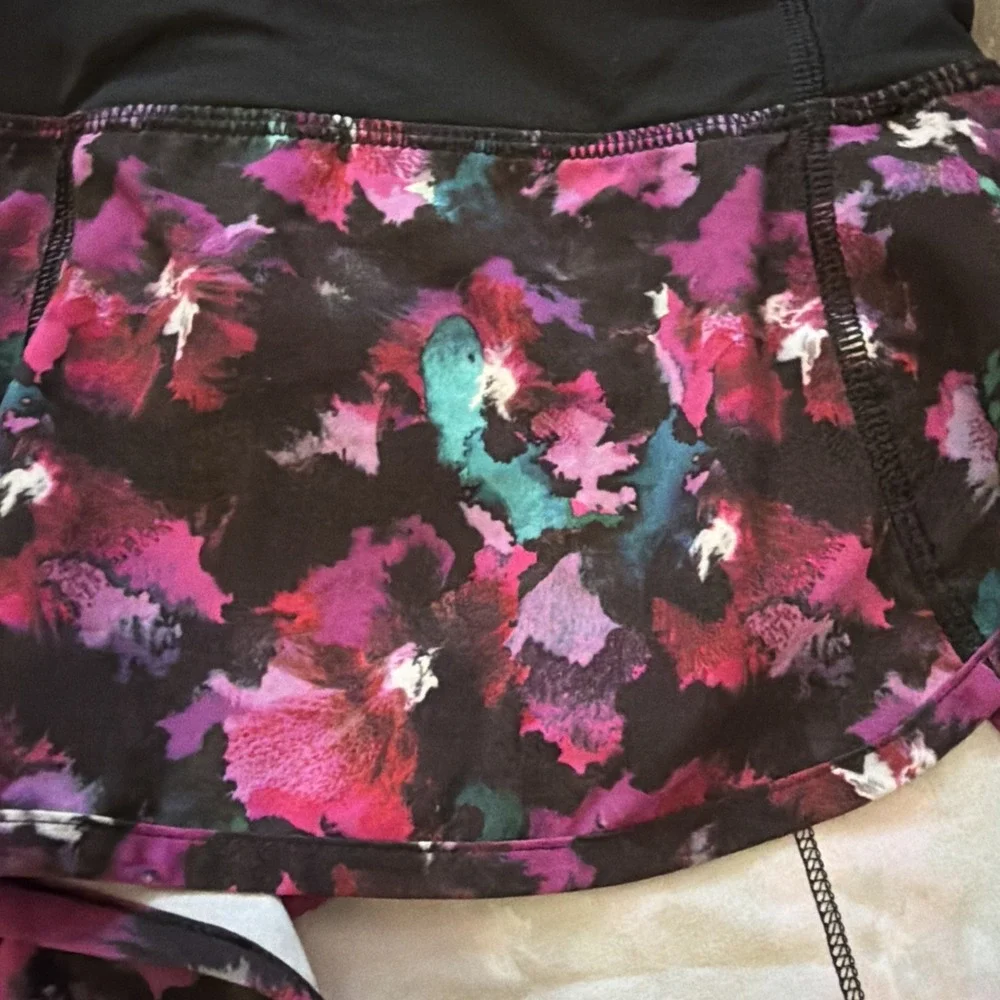 Lululemon‎ Speed Shorts Mini Midnight Bloom Black Deep Fuschia, Sz 4 Pink/Purple